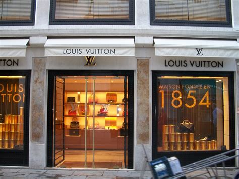 louis vuitton store in italy